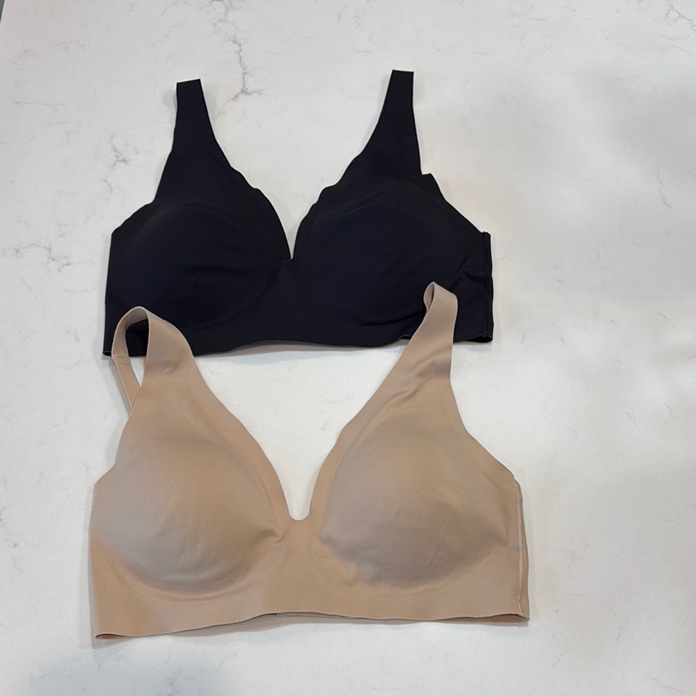 Black and Tan Seamless Bras with Plunging Neckline